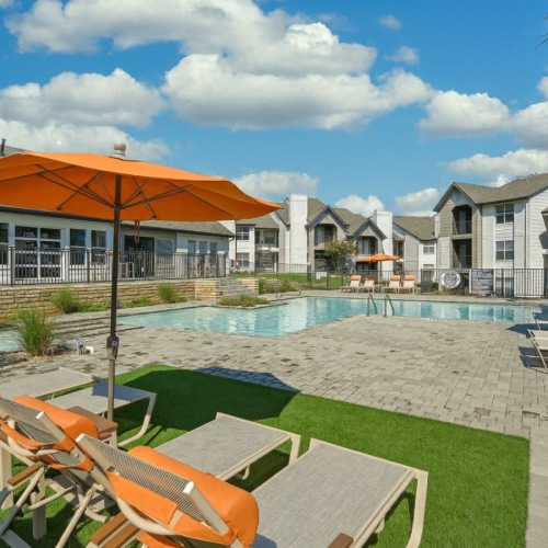 2 Sparkling Swimming Pools