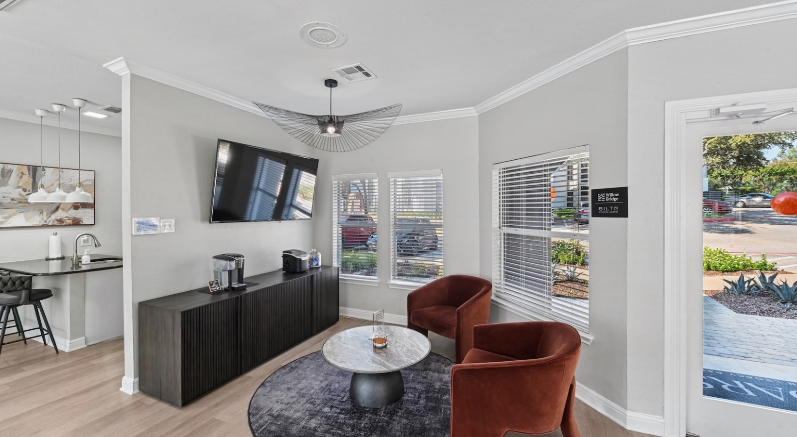 Leasing Office Leasing Office